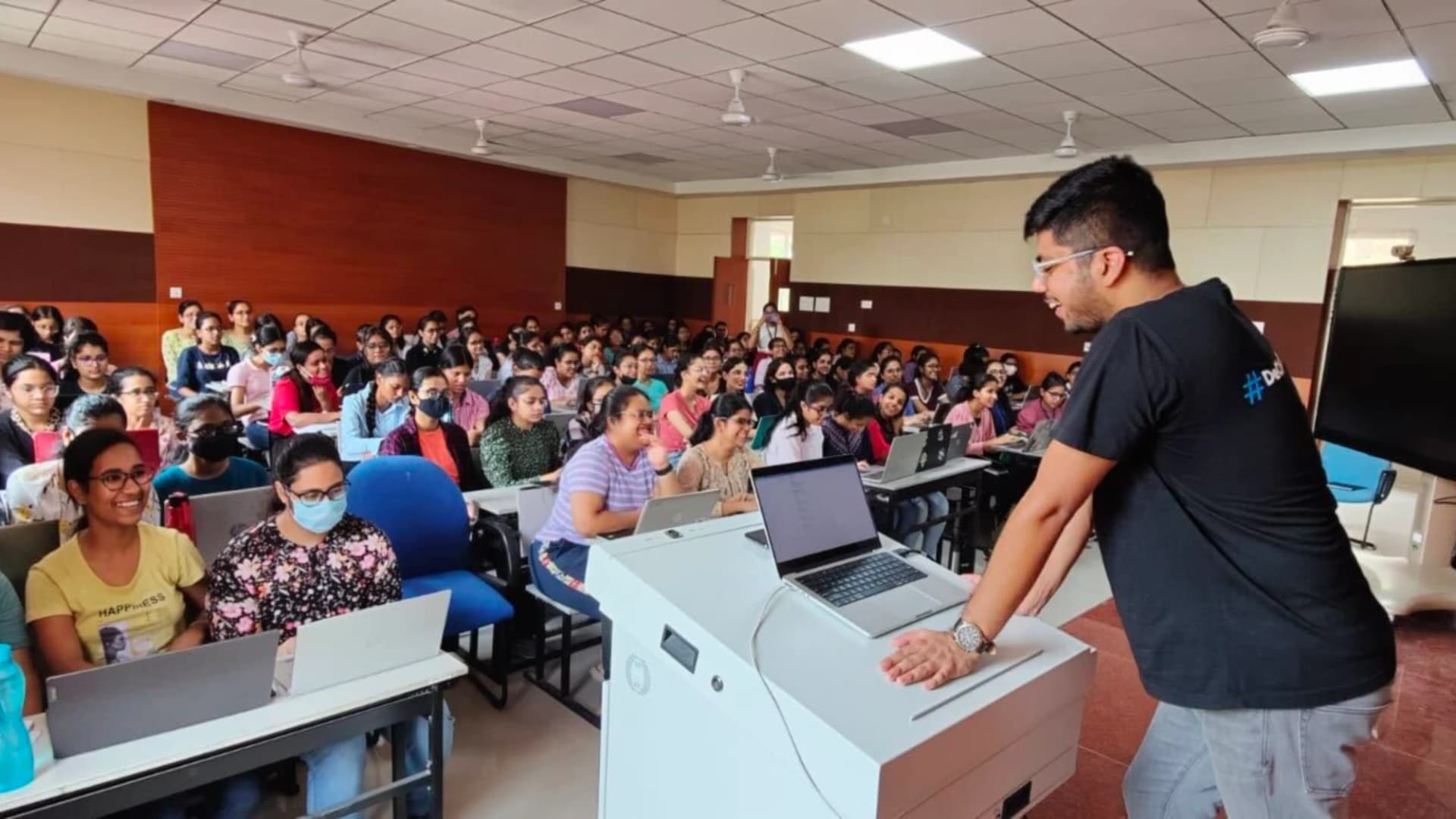 Introducing Solana U, a new program for student builders